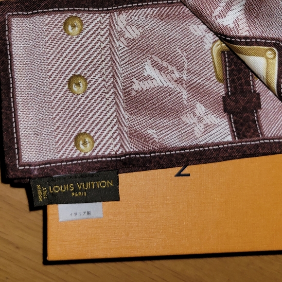 Louis Vuitton Bandeau scarf in beautiful burgundy and gold accents - Picture 9 of 9